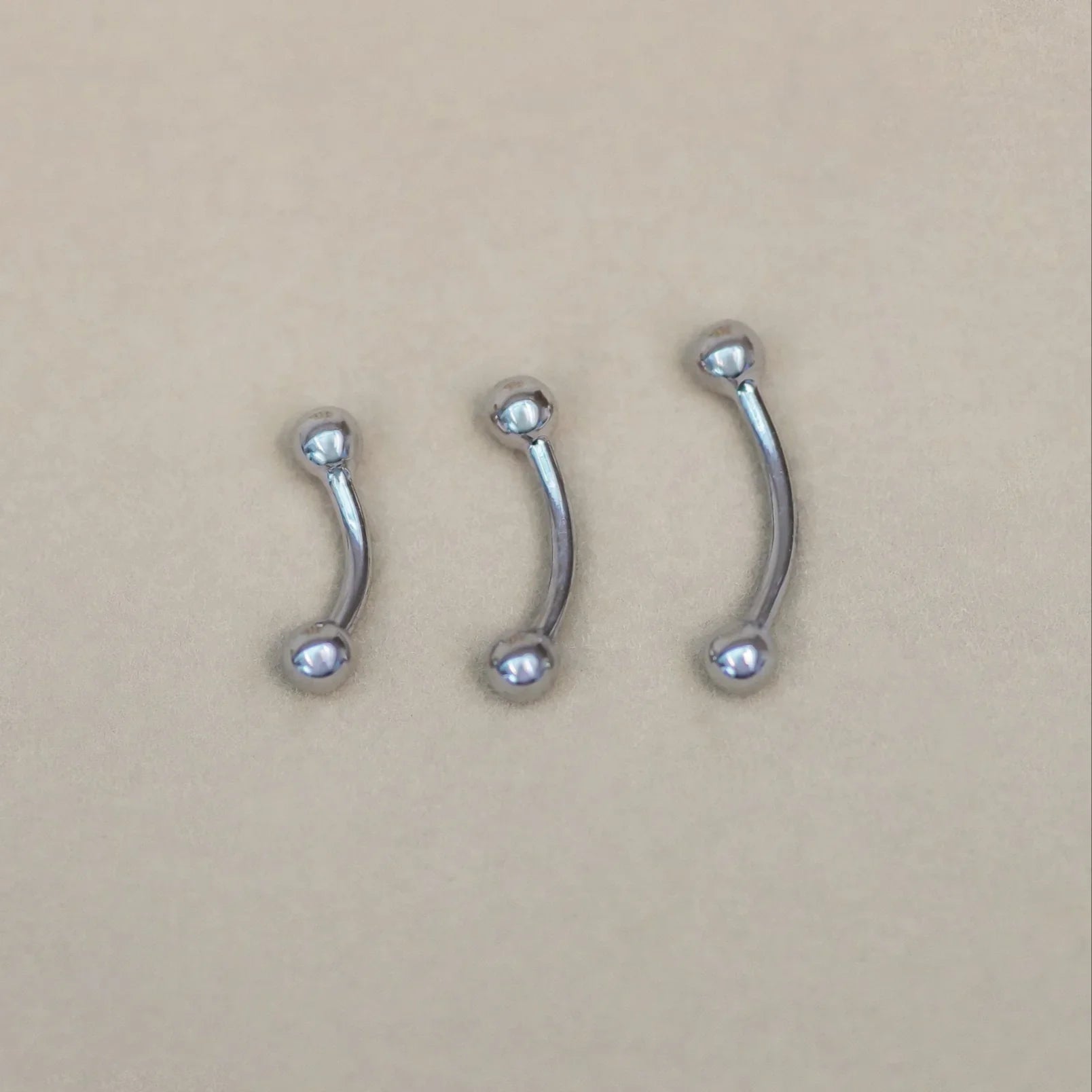 Plain Ball Curved Barbell - Anygolds