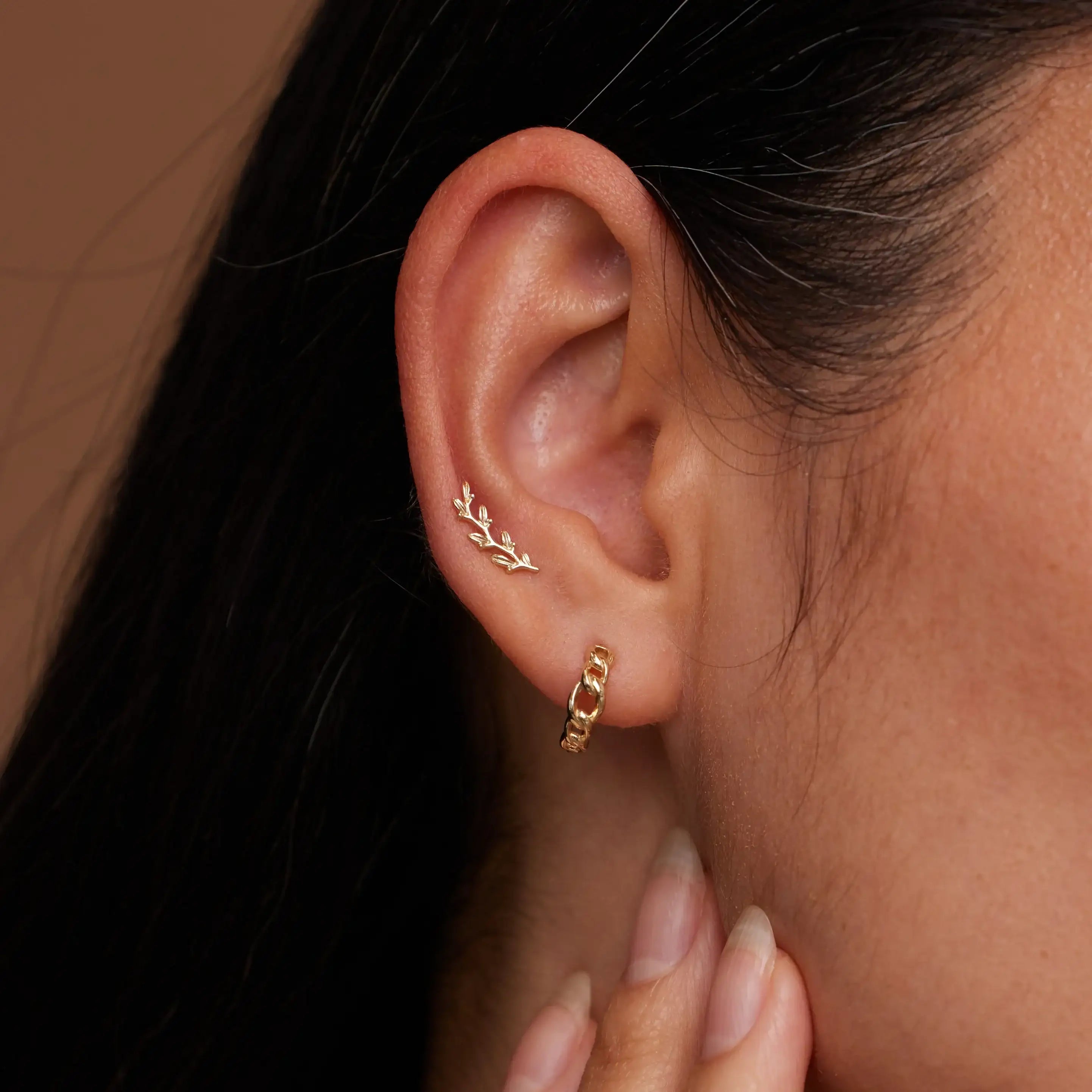 14K Solid Gold Curved Leaf Stud – Anygolds