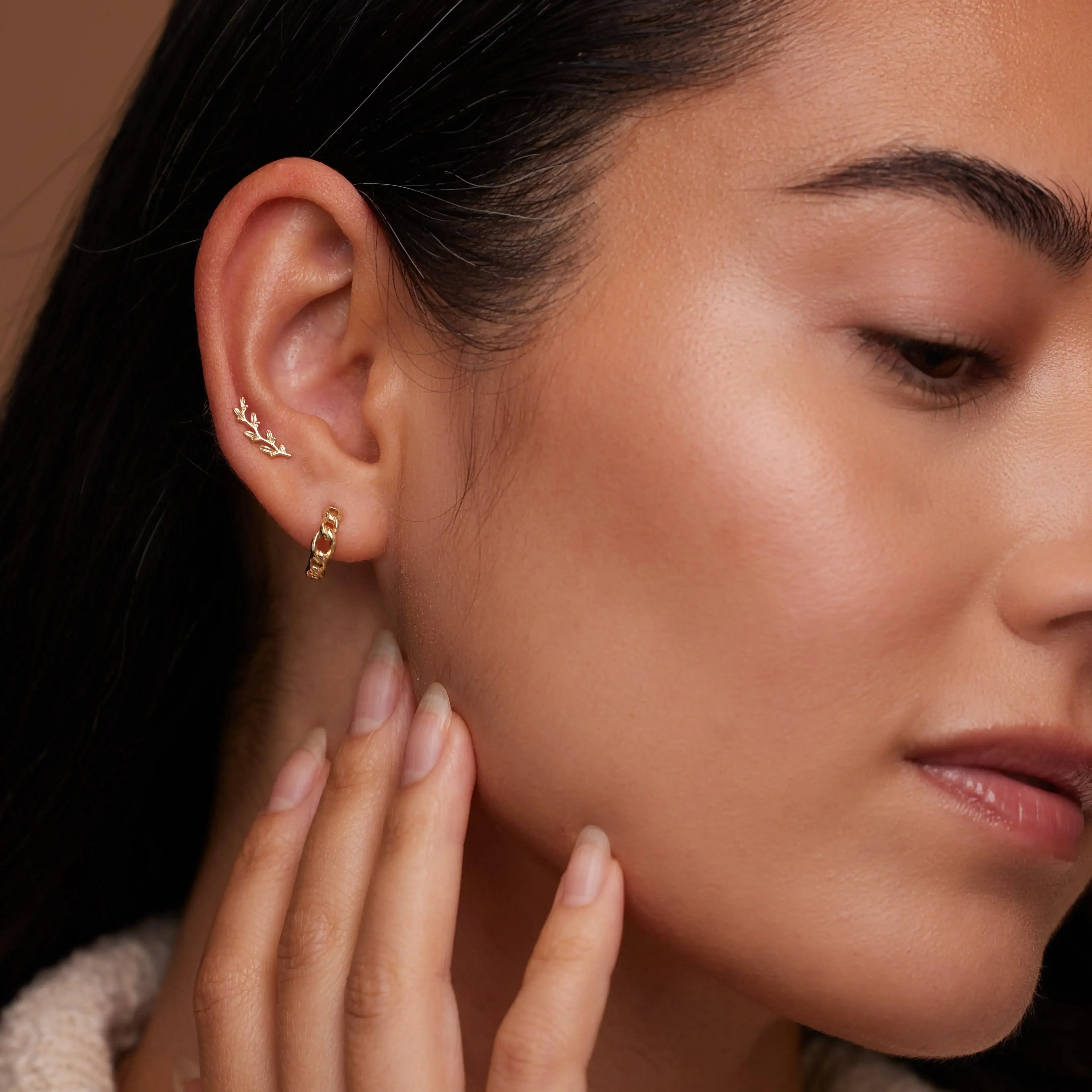 14K Solid Gold Curved Leaf Stud – Anygolds