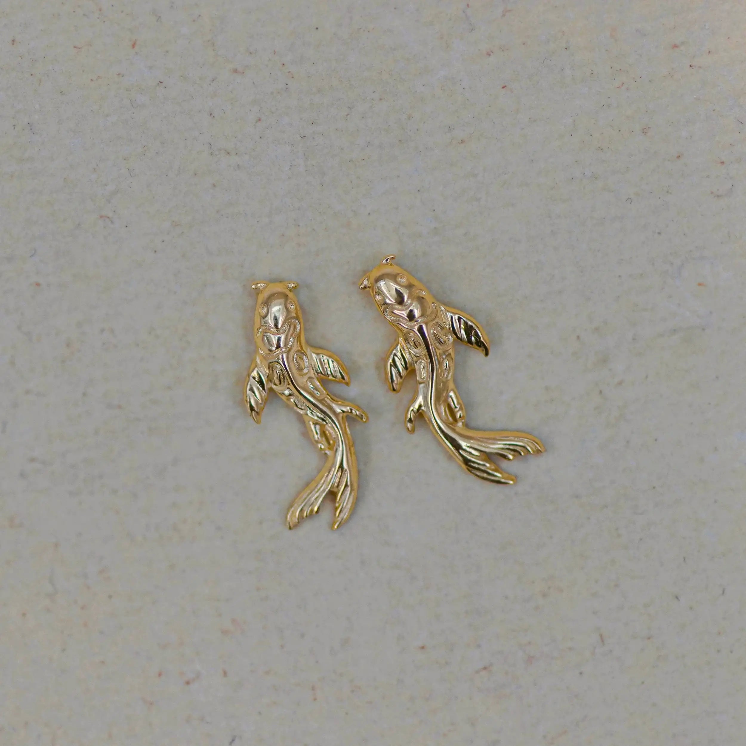 14K Solid Gold Curved Koi Fish Stud – Anygolds