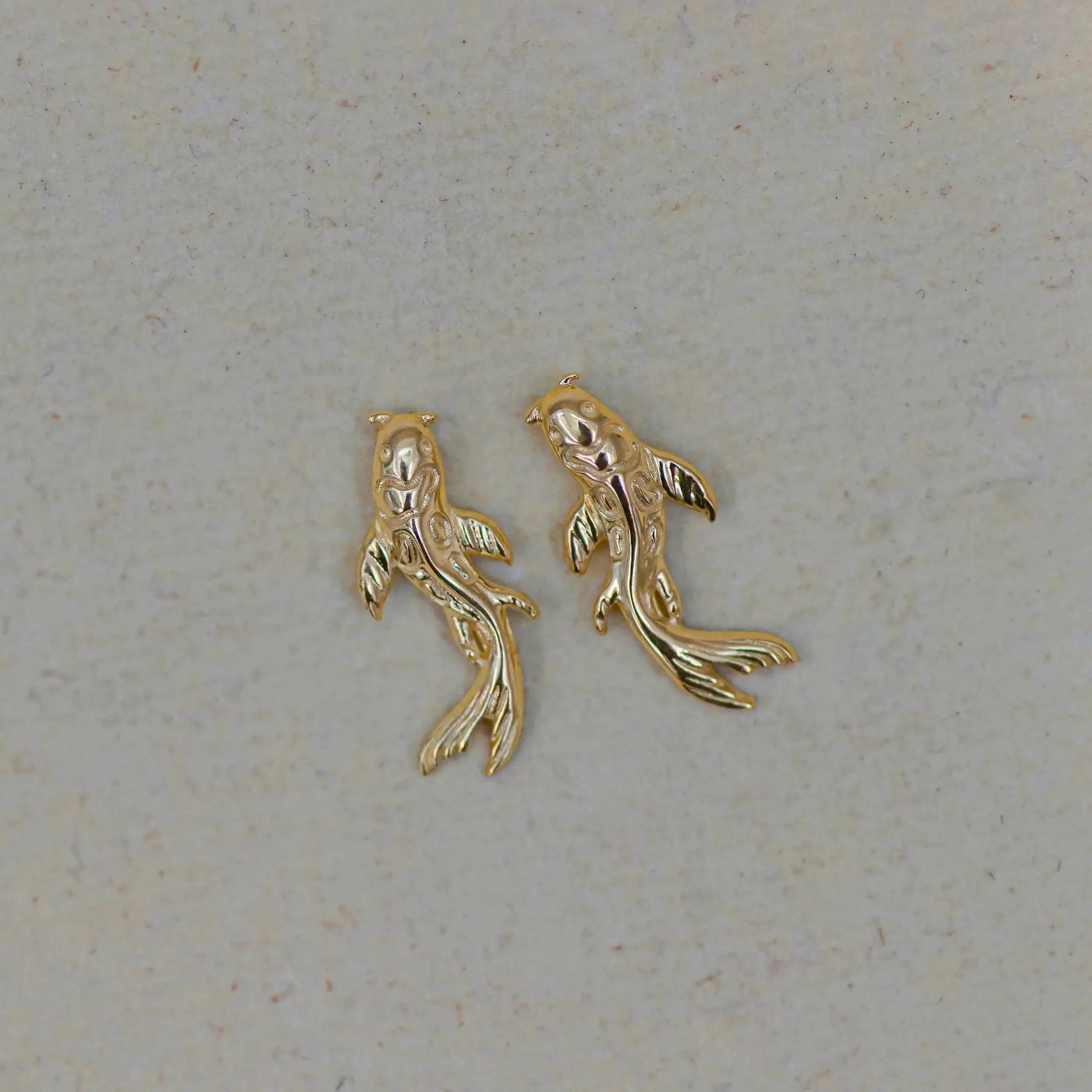 14K Solid Gold Curved Koi Fish Stud – Anygolds