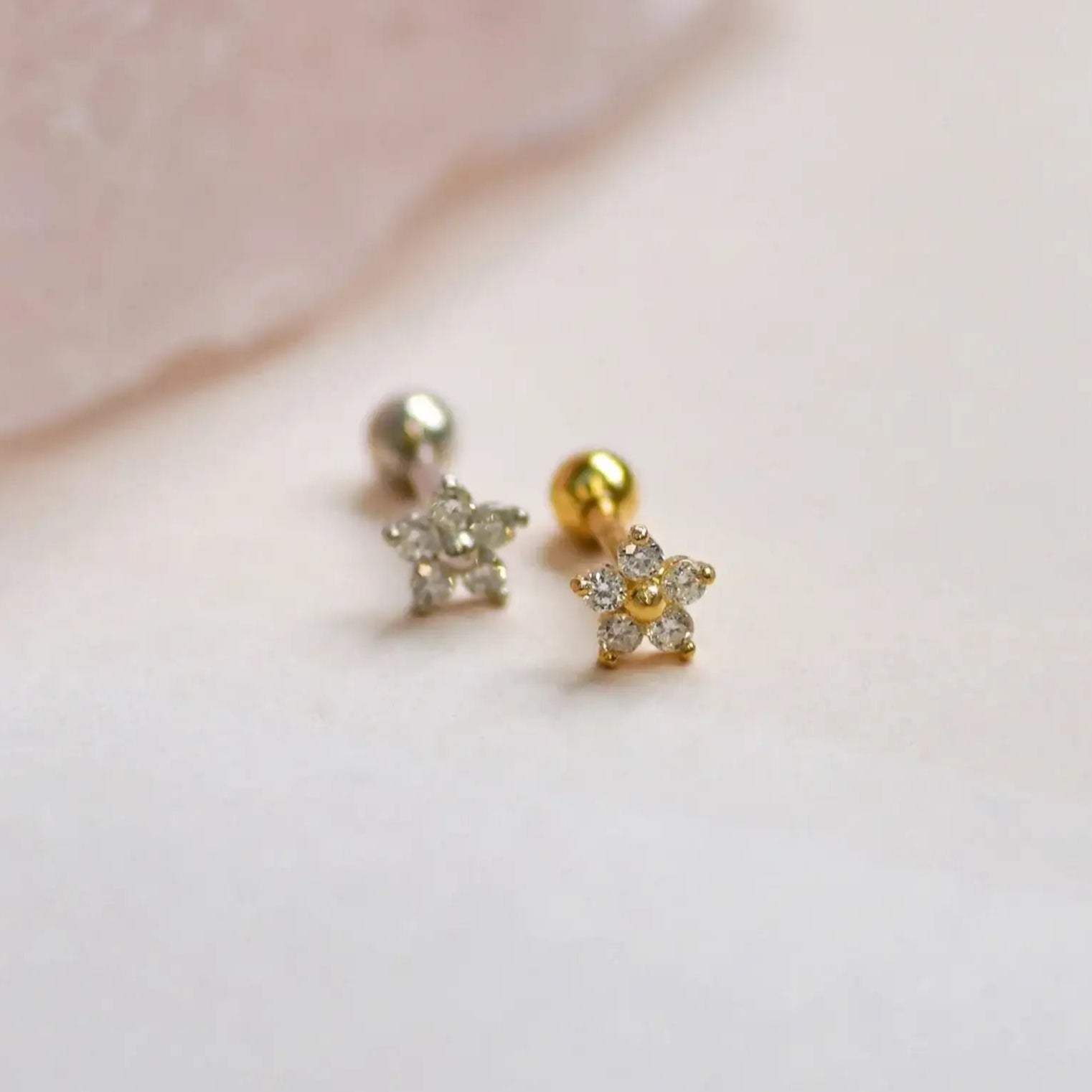 14K Solid Gold Diamond Mini Daisy Flower Stud – Anygolds