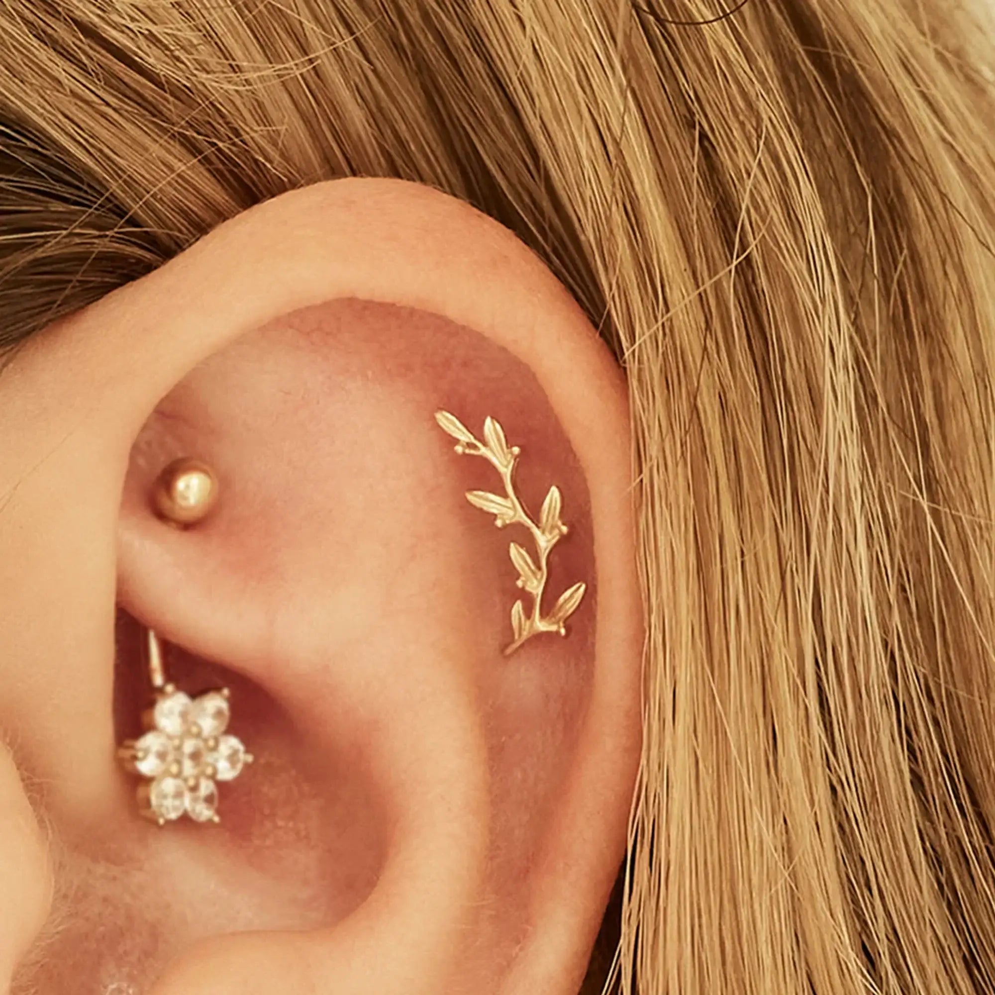 14K Solid Gold Curved Leaf Stud – Anygolds