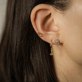Aretes Hamsa Baby con zafiro y circonitas cúbicas