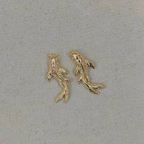 14K Solid Gold Curved Koi Fish Stud – Anygolds