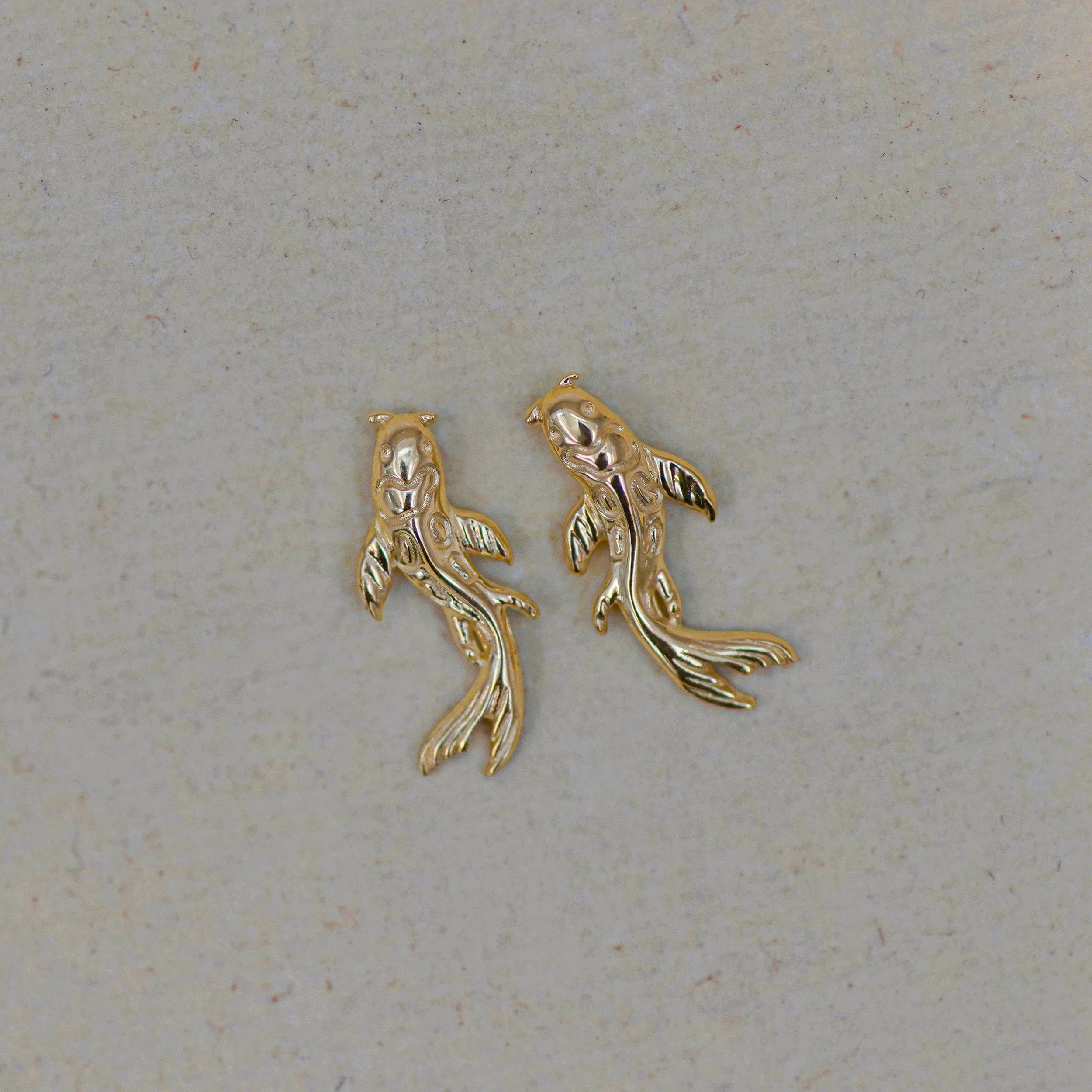 14K Solid Gold Curved Koi Fish Stud – Anygolds