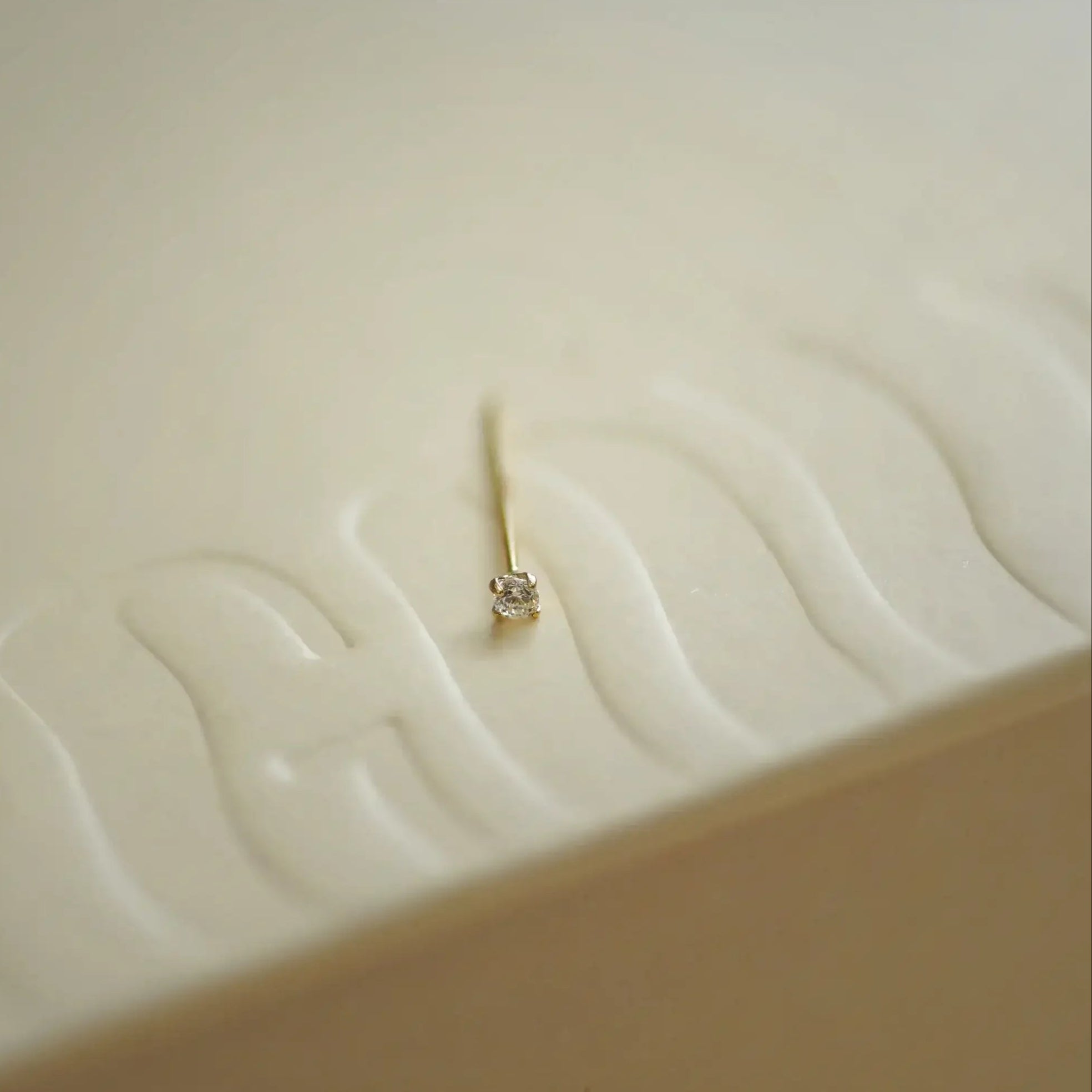 14K Solid Gold Round CZ Fishtail Straight Nose Stud – Anygolds
