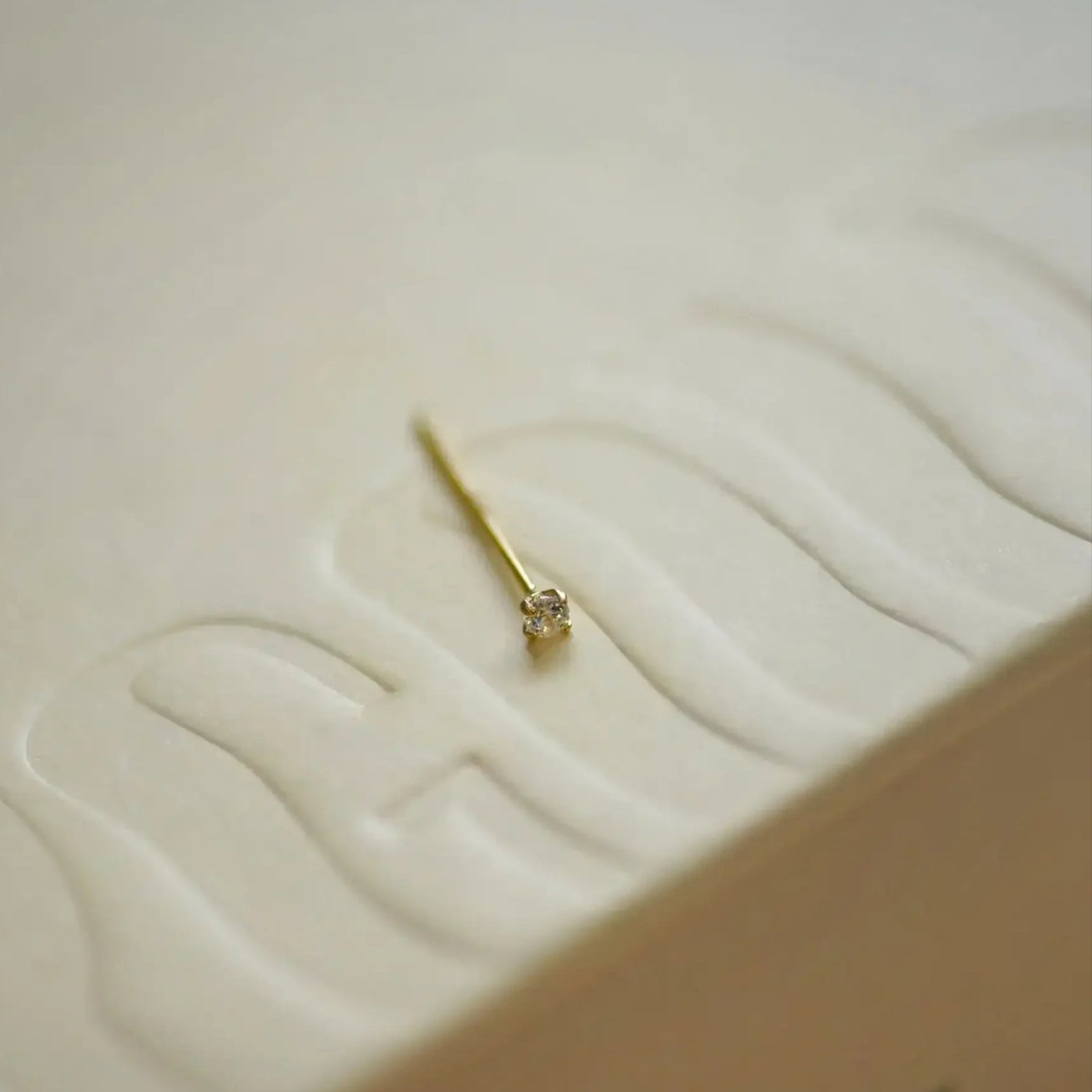 14K Solid Gold Round CZ Fishtail Straight Nose Stud – Anygolds