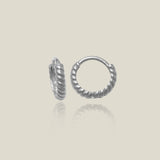 Aretes tipo argolla con diseño retorcido