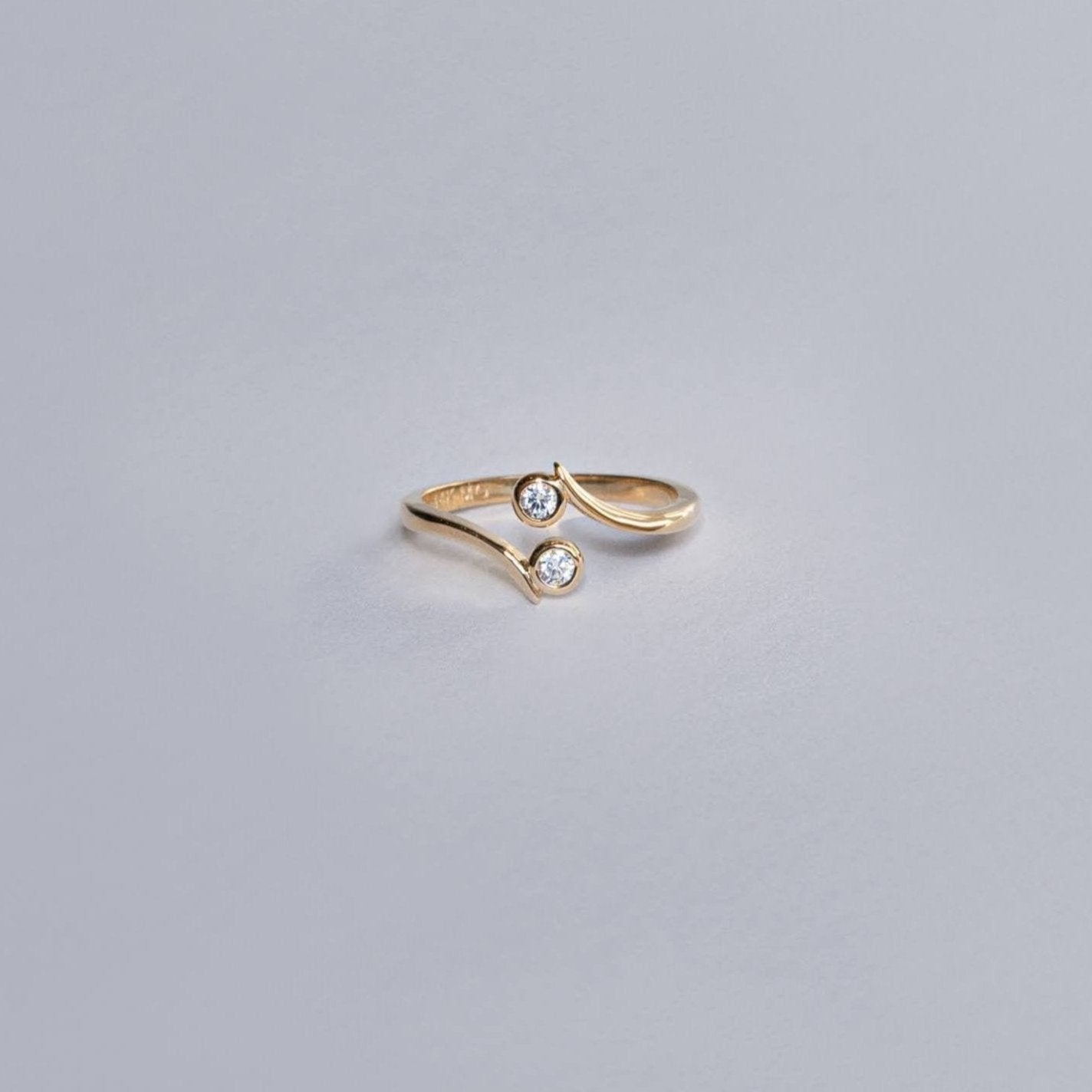 Bezel Diamond Round Toe Ring - Anygolds