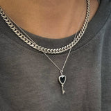 Colgante de llave con forma de corazón de piedras preciosas