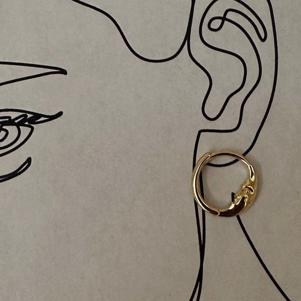 Crescent Moon Face Huggie Hoop Earrings - Anygolds