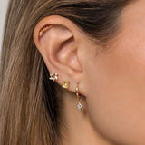 Piercing de aro Huggies con forma de rombo y circonita transparente