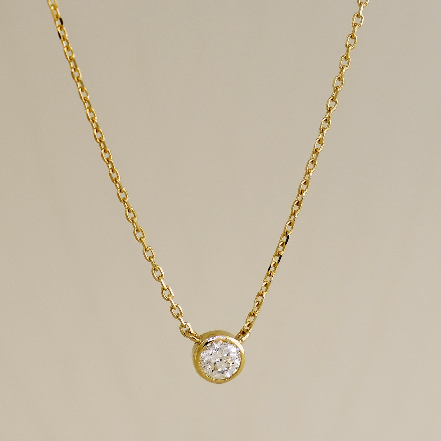 14K Solid Gold 0.14ctw Solitaire Bazel Diamond Pendant Chain Necklace