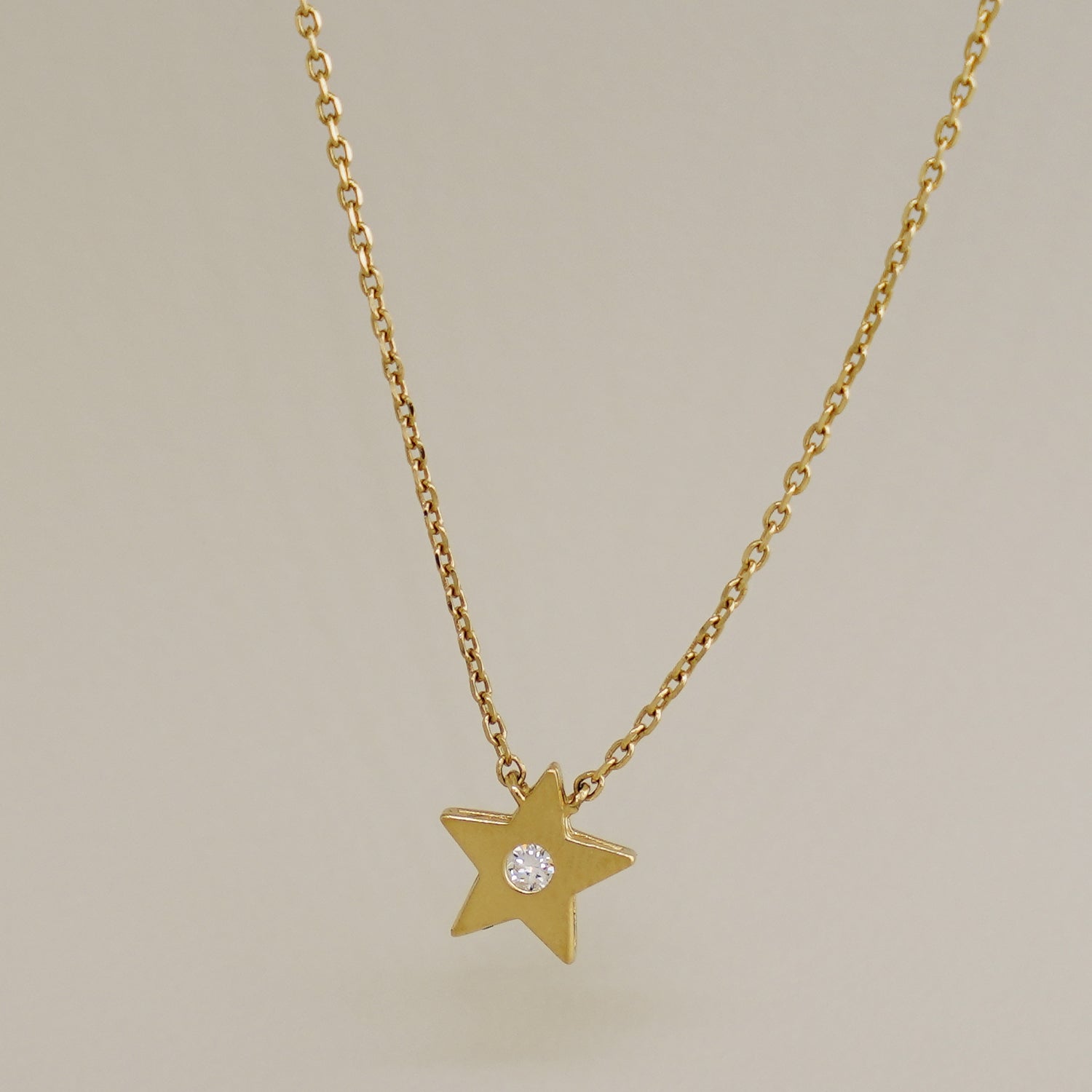 14K Solid Gold 0.035ctw Solitaire Diamond Star Pendant Chain Necklace